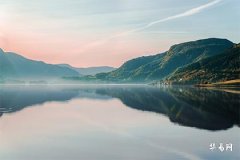 年柱巳、月柱巳是什麼八字？年柱為巳的命理如何？