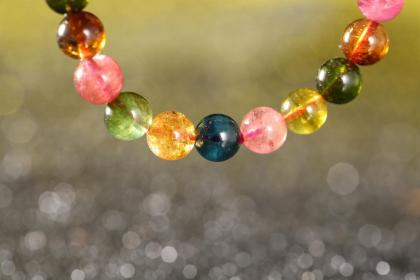 火命人佩戴什麼能招財？哪些飾品適合火命人佩戴？