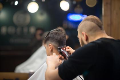 夢見別人剪頭髮