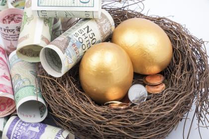 事業線從手頸線升起，上升到中指下的土星丘